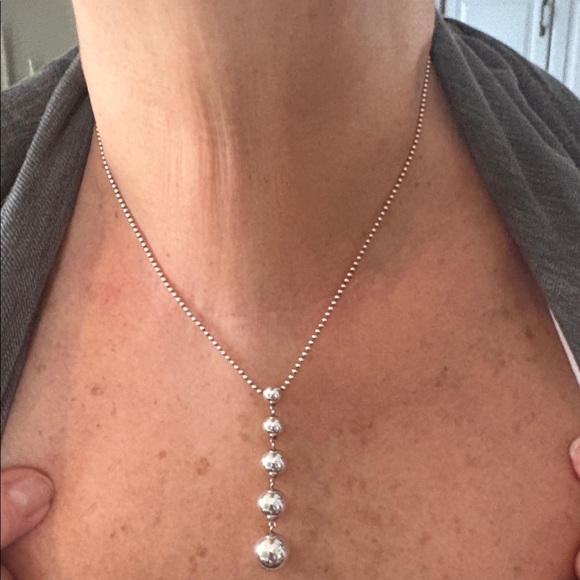 Tiffany & Co. Silver Graduated Bead Pendant Necklace with Blue Pouch - Picture 5 of 9